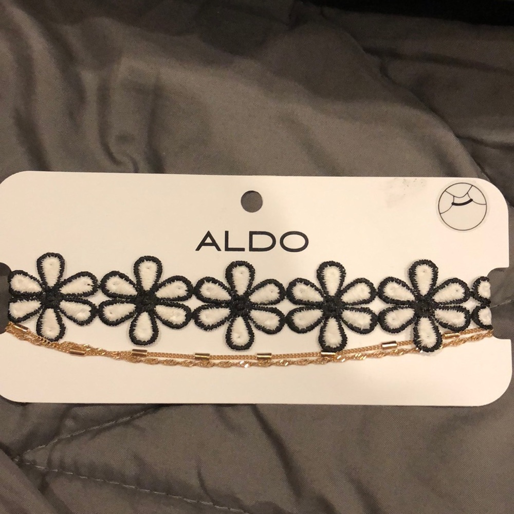 Floral choker necklace